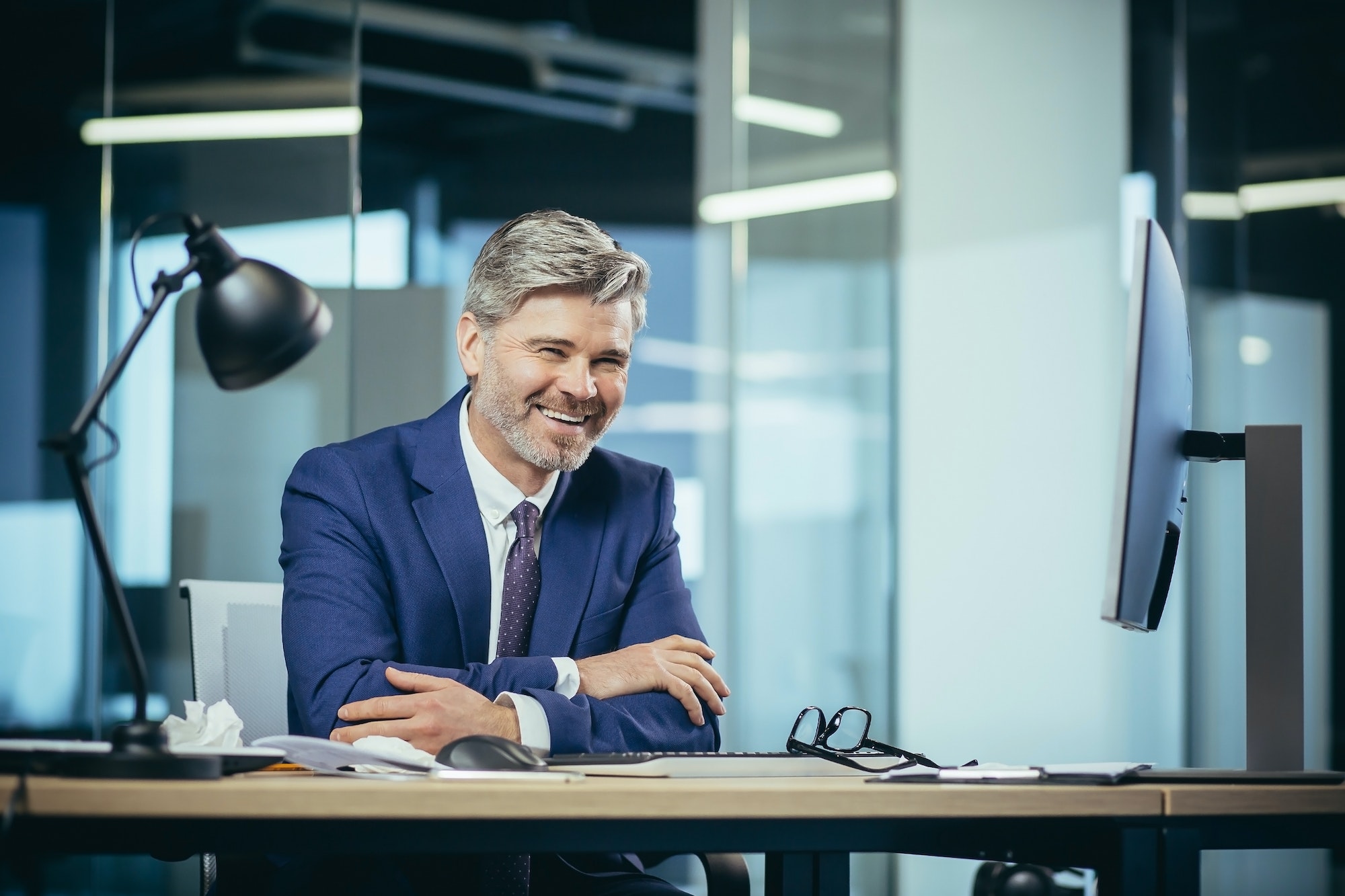 Portrait of successful seo boss, businessman at work, working on computer in modern office